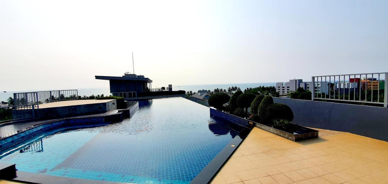 Cozy Near Beach 200M With Toproof Pool At Patio Bangsaen Apartment Bagian luar foto