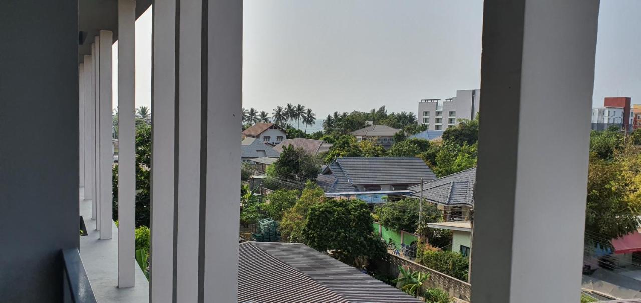 Cozy Near Beach 200M With Toproof Pool At Patio Bangsaen Apartment Bagian luar foto